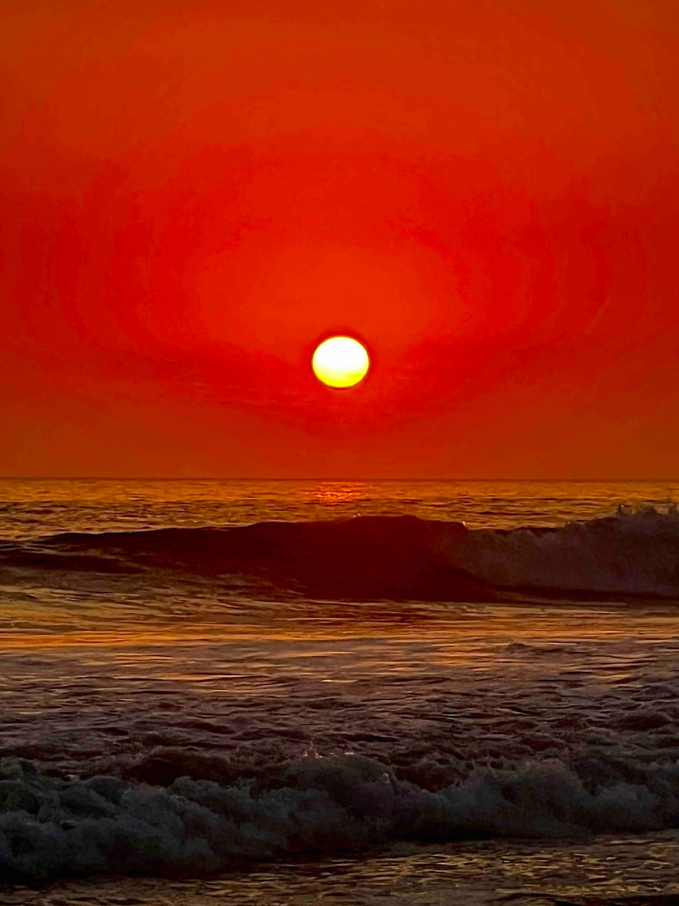 Why Sunset Tones Feel Different—Even at Home